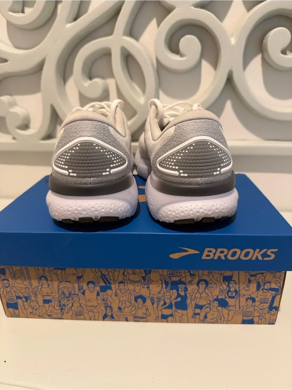 Brooks Women’s Ghost 16 White and Black Lightweight Running Sneakers - Picture 4 of 6